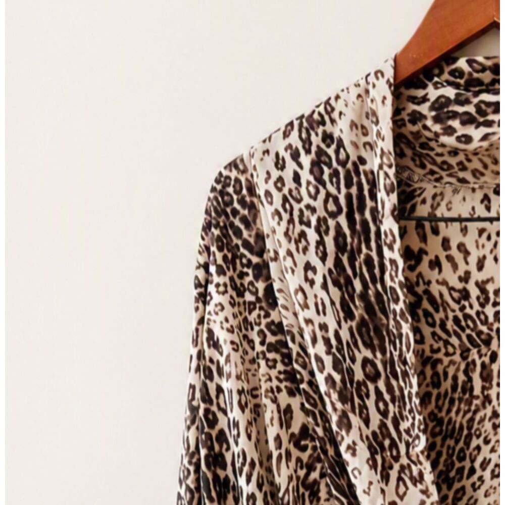 Essentials By Milano Leopard Draped Surplice Blouse Size L Officecore Mob Wife - Picture 4 of 8